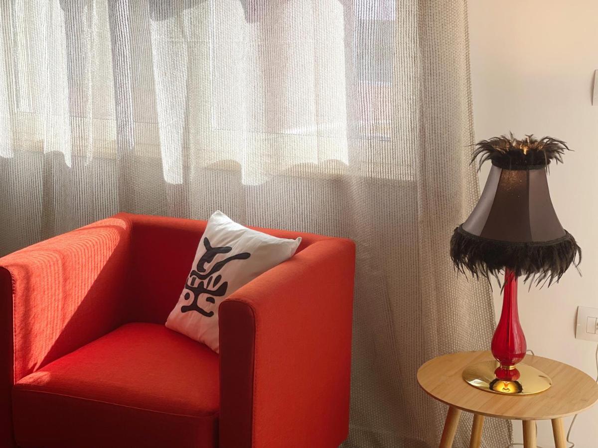 Metro Apartment *