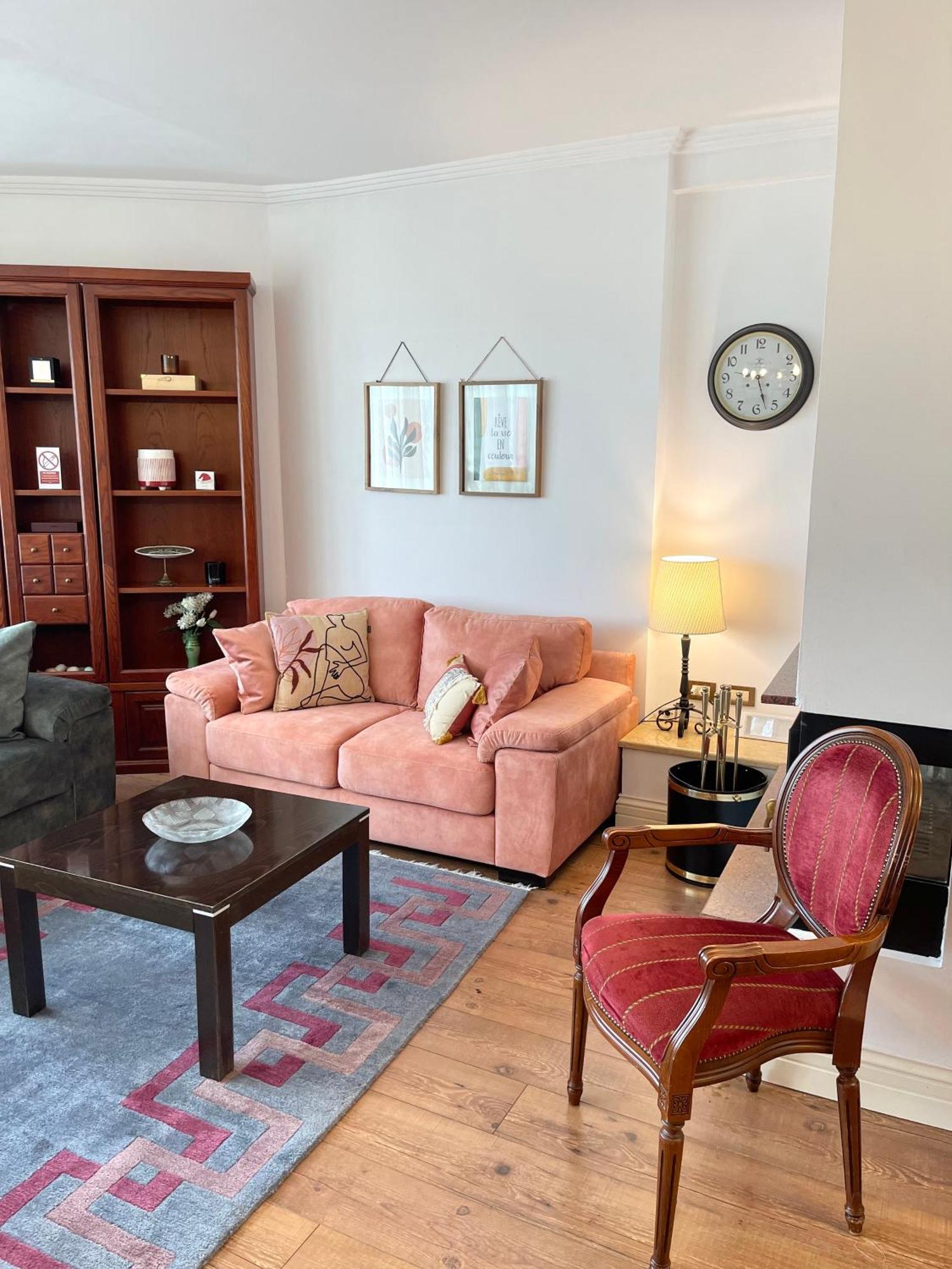 Metro Apartment