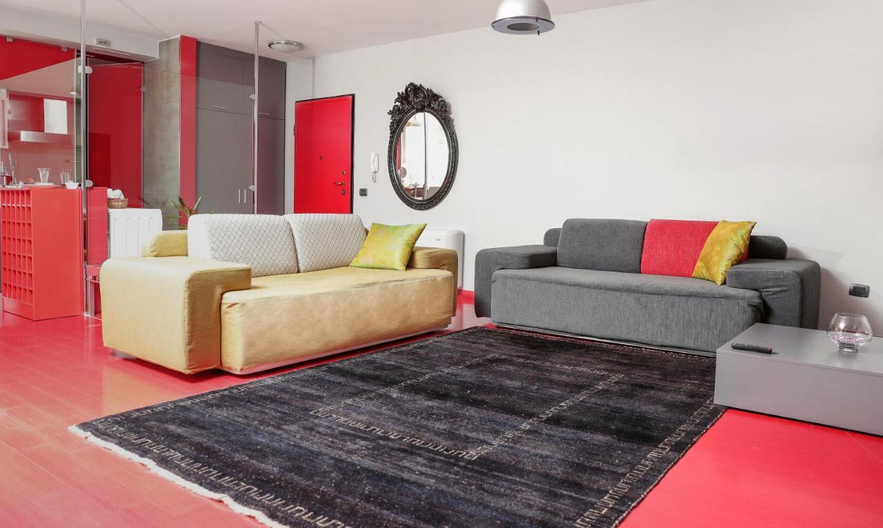 Metro Apartment *